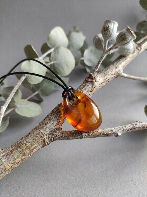 Кулон на шнурке