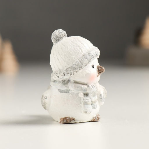 Фигурка полистоун Белый птенчик в шапке и вязанном шарфе, серебро, 5?3.5?5 см, МИКС