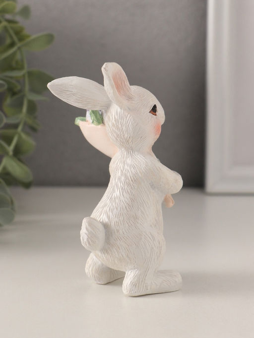 Фигурка полистоун Белый кролик с букетом тюльпанов, 7?6?11.5 см