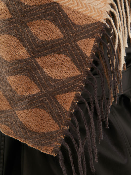 в составе шерсть Большой, мягкий, теплый двусторонний палантин с принтом. - Tantino фото 6