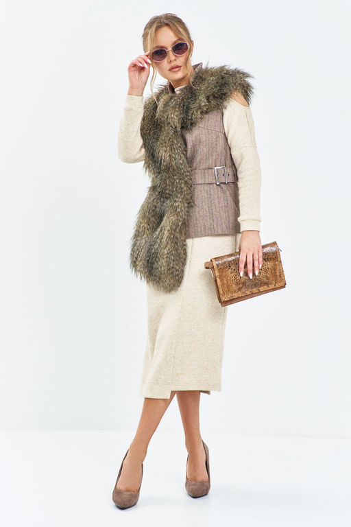 Жилет Euro Moda 657 коричневый мех енота