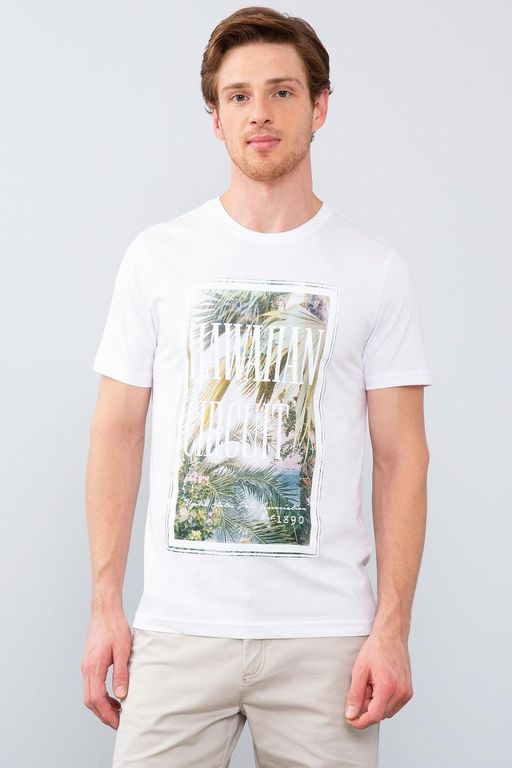 Белая тонкая футболка с круглым вырезом