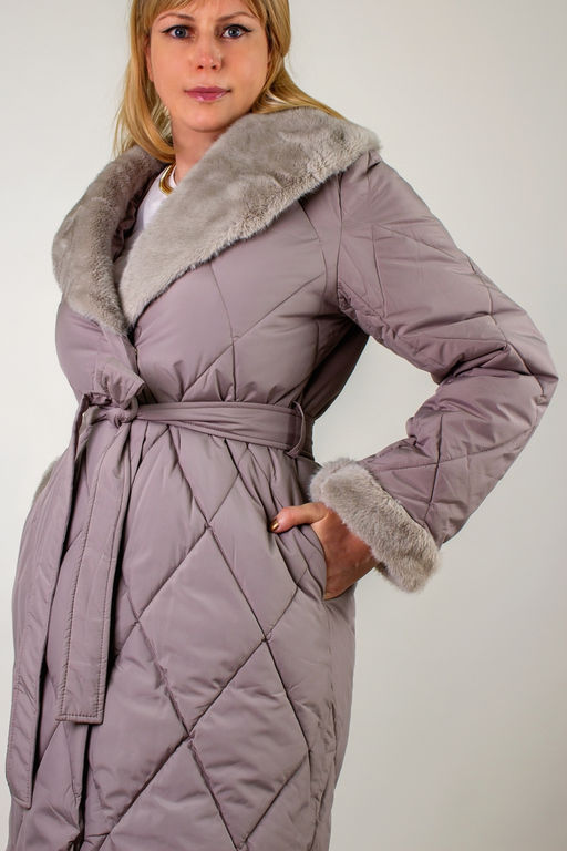 Стеганое пальто с меховой отделкой арт. 23153