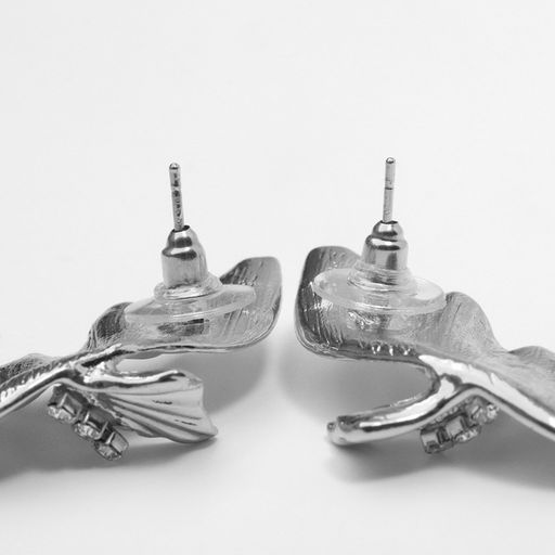 Серьги со стразами Бантики крылья, белые в серебре - Qf фото 2