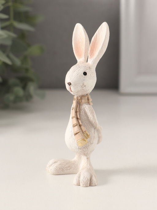 Фигурка полистоун «Белый зайка в полосатом шарфе», 5×3.5×11 см