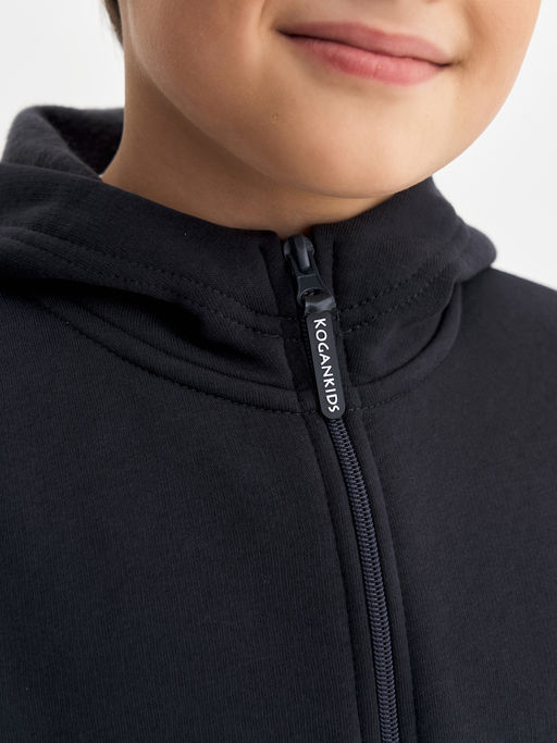 Черный комбинезон с наколенниками для мальчика