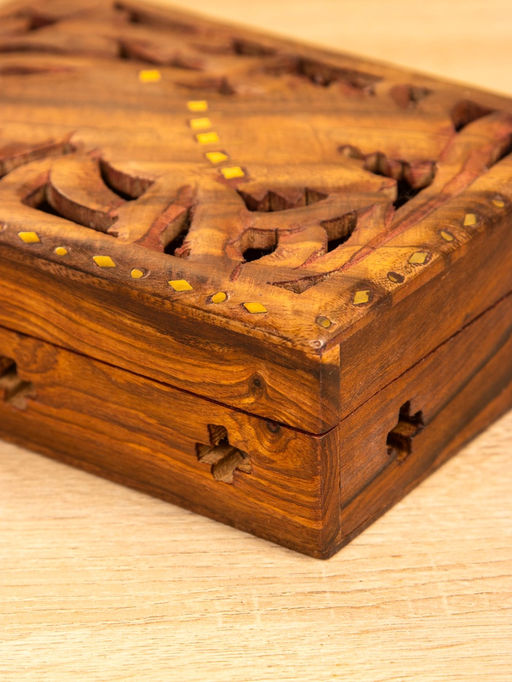 Шкатулка резная «Хранитель», 18×13×6 см, дерево шишам