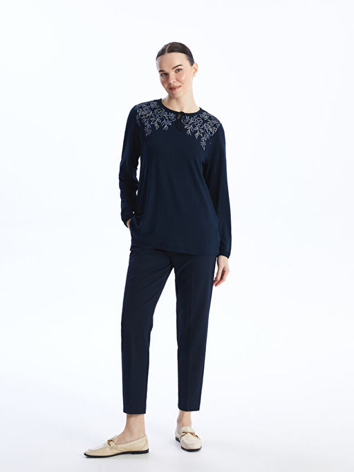 Ba?lamal? Yaka ?i?ekli Uzun Kollu Kad?n Bluz