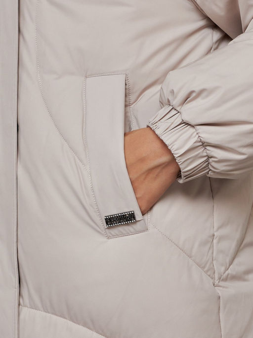 Пальто утепленное молодежное зимнее женское бежевого цвета 52323B - Holdluck фото 11