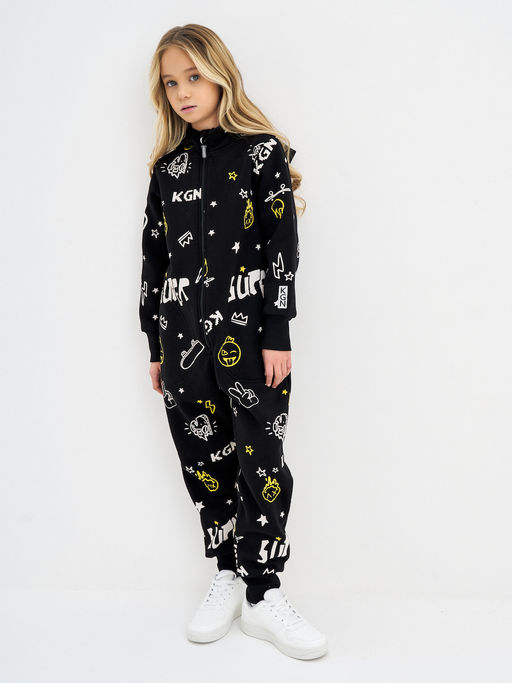 Черный комбинезон для мальчика с принтом