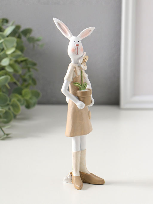 Фигурка полистоун Зайка в бежевом сарафане с цветком в горшке, 19 см