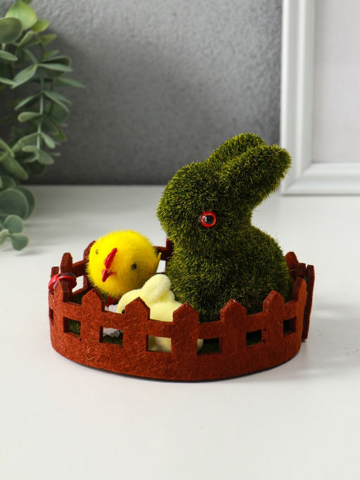 Фигурка пасхальная Зайчик с цыплятами на лужайке с забором, 12.5?12.5?10.5 см