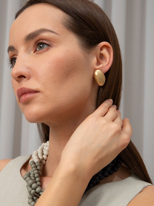 Серьги из матового металла на застежке - Модные истории фото 5