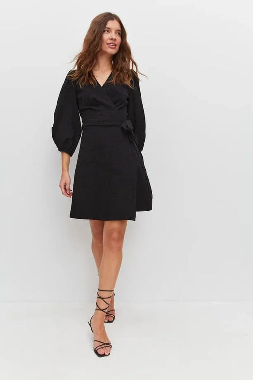 Платье на запах из жатого хлопка