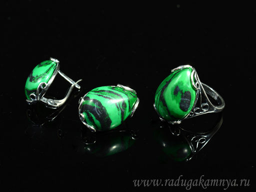 Кольцо Серьги с малахитом имитация размер 19