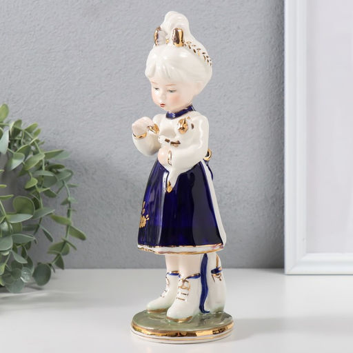 Фигурка керамика «Девочка играет котёнком», кобальт, 7.3×7.3×22.5 см