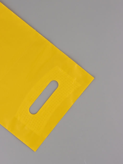 Цена за 50 шт. Пакет полиэтиленовый с вырубной ручкой, жёлтый 20×30 см, 70 мкм
