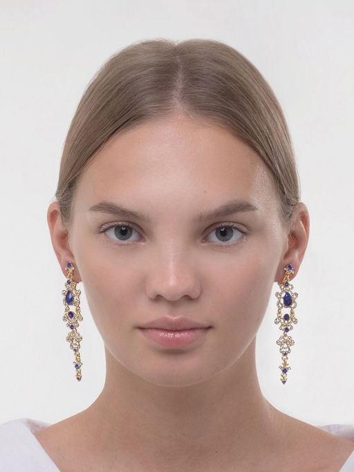 Клипсы для ушей висячие со стразами QF Ажур, капли с завитками, цвет бело-синий в золоте