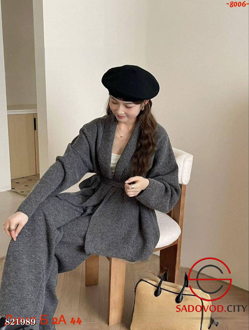 Шерстяной женский костюм