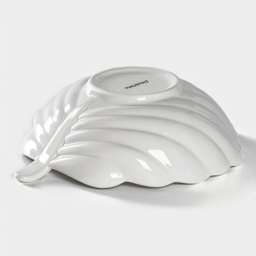 Салатник фарфоровый Magistro «Лист Бланш», 550 мл, 20.5×17 см, цвет белый