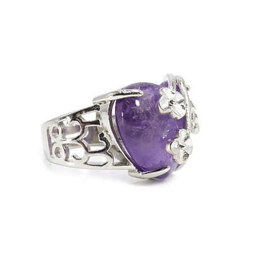 Кольцо с камнем из Аметиста дарует любовь и нежность в отношениях