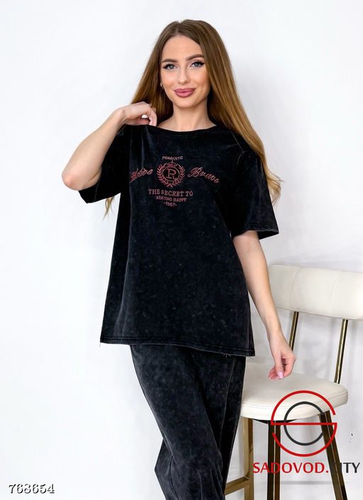 Женский спортивный костюм