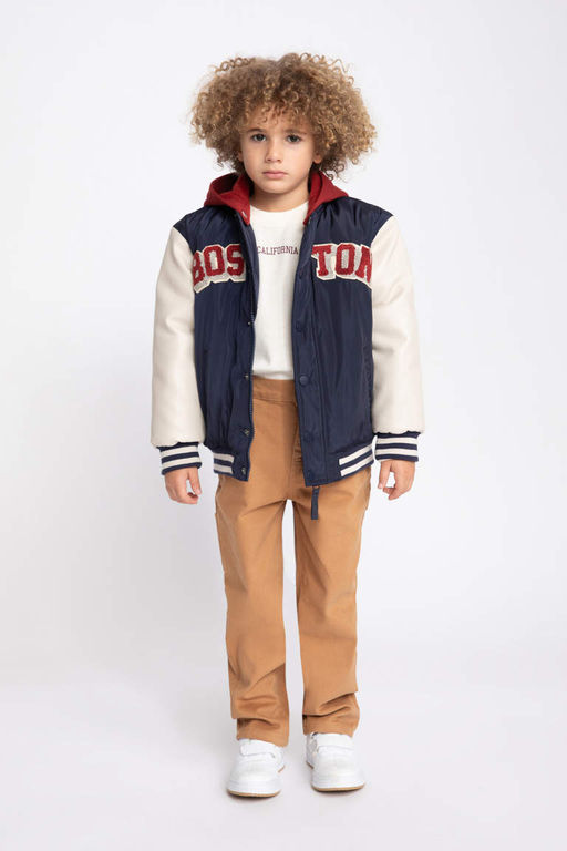 Водоотталкивающая куртка-бомбер со съемным капюшоном и воротником для мальчиков - Defacto фото 5