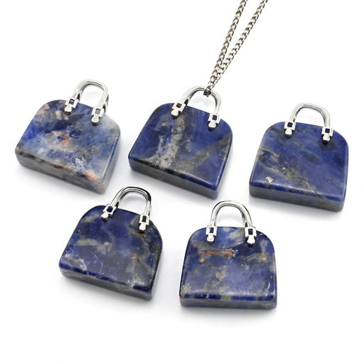 Оригинальная подвеска с содалитом в форме сумочки 25*10*27мм.