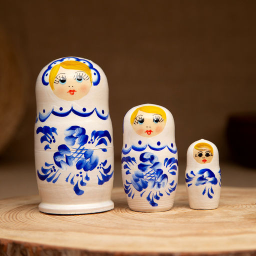 Матрёшка дерево «Гжель», белое платье, 3 кукольная, 9 см