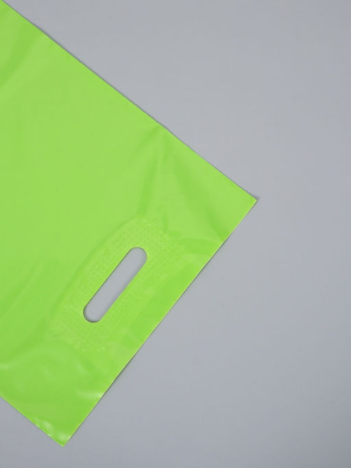 Цена за 50 шт. Пакет полиэтиленовый с вырубной ручкой, Салатовый 30-40 См, 60 мкм