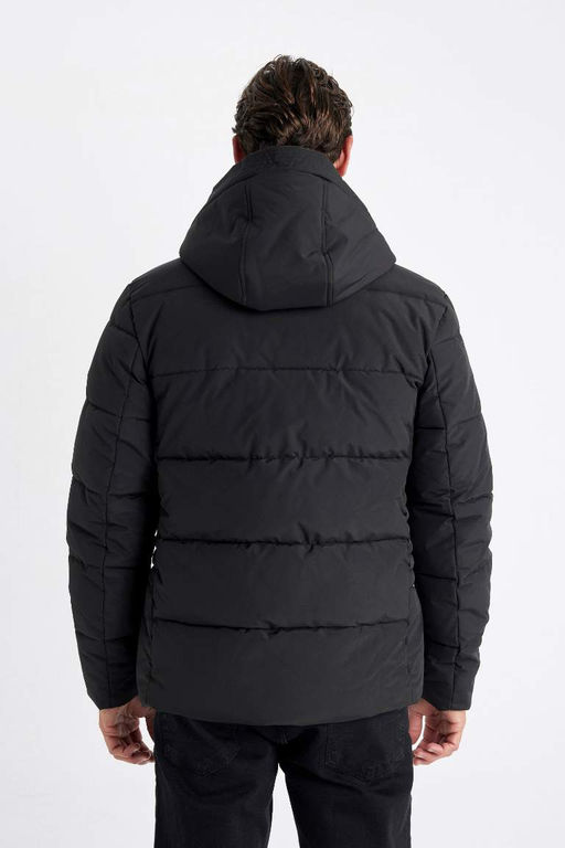 Водоотталкивающее пальто с капюшоном приталенного кроя узкого кроя на молнии с карманом на кнопке - Defacto фото 6