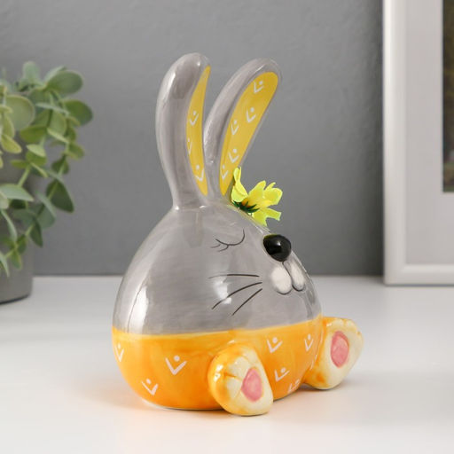 Фигурка керамика Зайчонок в шортах, с цветочком на ухе, серо-жёлтый, 11.2?9.5?15.6 см