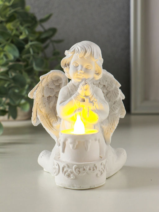 Фигурка светящаяся полистоун Белоснежный ангел с двухъярусным тортом, 7.7?8.5?11.5 см