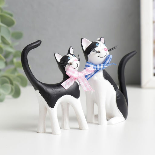 Набор фигурок полистоун «Кошки с бантиками», 2 шт., 9.3×7×3.7 см; 10×6.5×3 см
