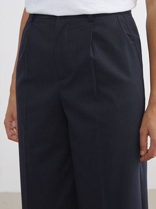 Loose Fit ?izgili Kad?n Pileli Pantolon