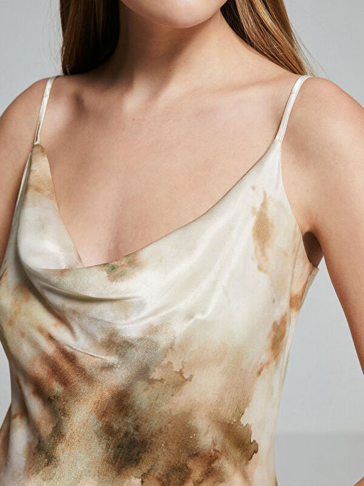 D?k?ml? Yaka Ask?l? Batik Desenli Saten Elbise