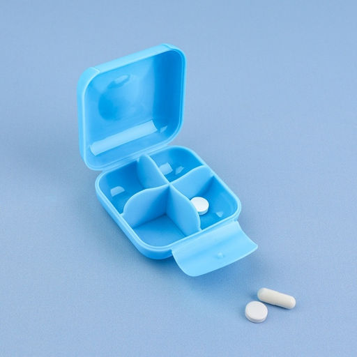 Цена за 3 шт. Таблетница, 7×7×3.5 см, 4 секции, голубая