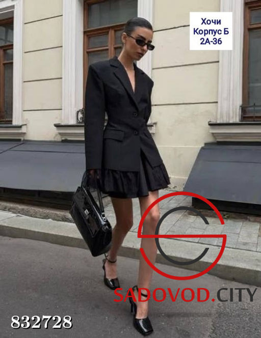 Платье-пиджак с кружевными акцентами