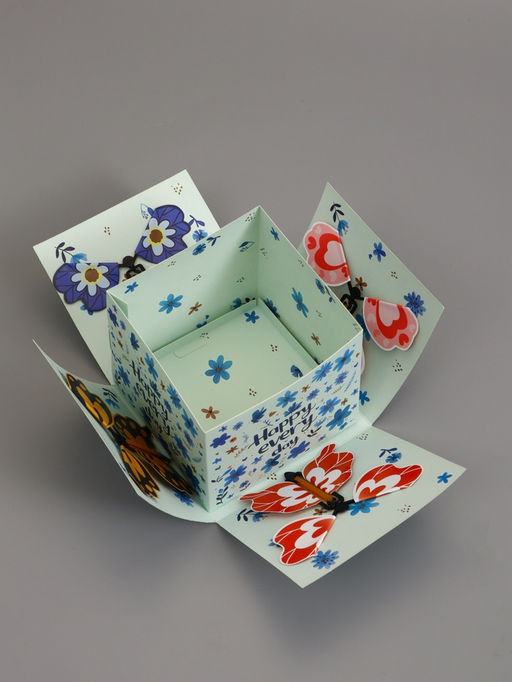 Коробка подарочная "Бабочки, Счастья" 14.5×14.5×12.7 см