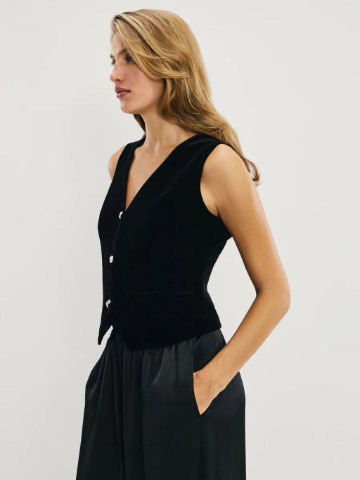 Приталенный жилет из бархата / Zarina