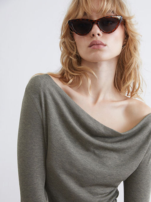 D?k?ml? Yaka B?zg?l? Bluz