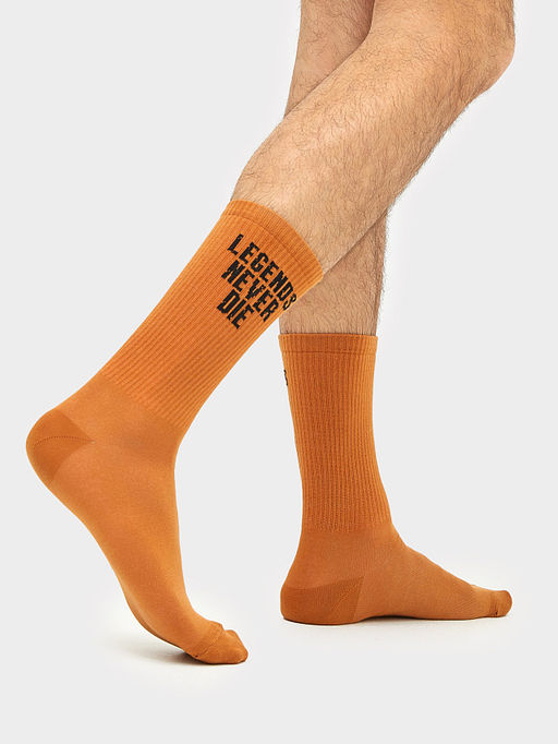 Цена за 5 пар! Носки мужские коричневые с рисунком в виде надписи LEGEND NEVER DIE - Mark formelle фото 2
