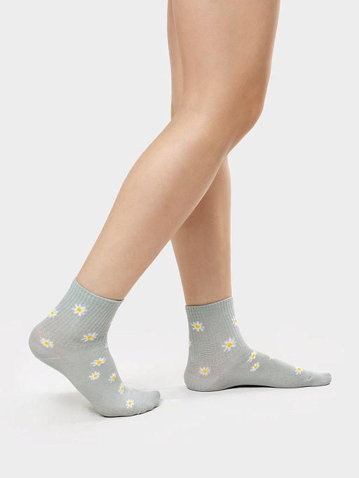 Цена за 5 пар! Комфортные носки женские светло-оливкового цвета с рисунком в виде ромашек