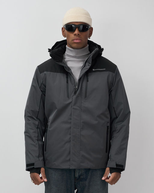 Горнолыжная куртка мужская зимняя темно-серого цвета 7611TC