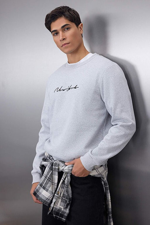 Gri Regular/Normal Kesim Nak__l_ __i Polarl_/S_cak Tutan Sweatshirt TMNAW23SW00481 - Trendyolmilla фото 2
