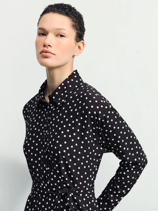 Приталенное платье с принтом в горошек / Zarina