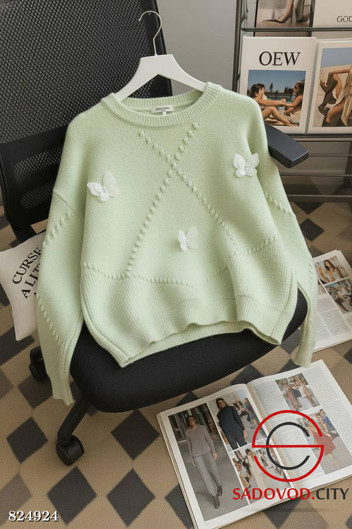 Свитер женский с бабочками