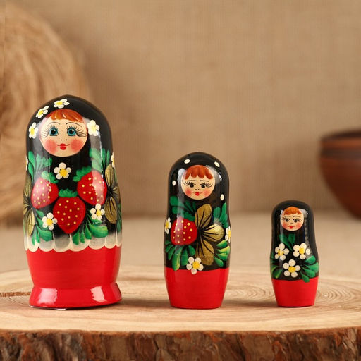 Матрёшка «Земляничка», жёлтое платье, 3 кукольная, 10 см