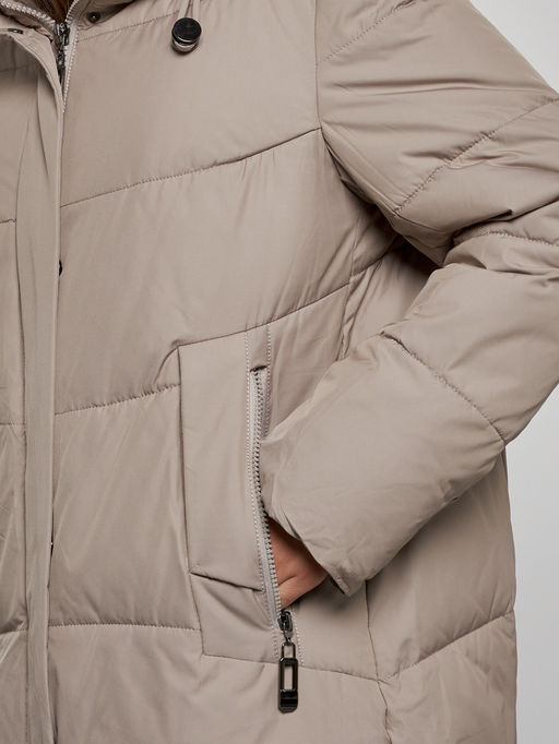 Пальто утепленное молодежное зимнее женское бежевого цвета 52363B