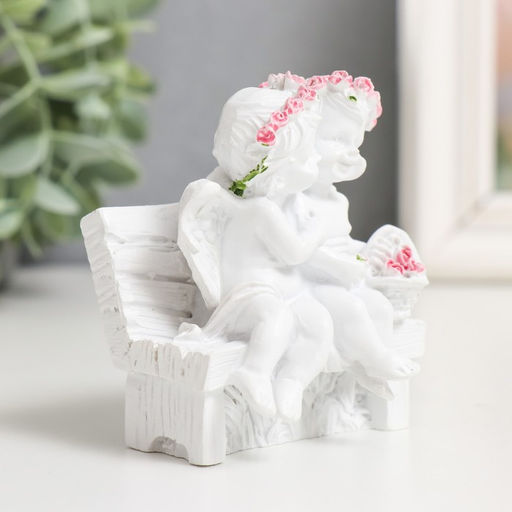 Фигурка «2 ангелочка в розовом веночке на скамейке», 8×7×5 см, МИКС